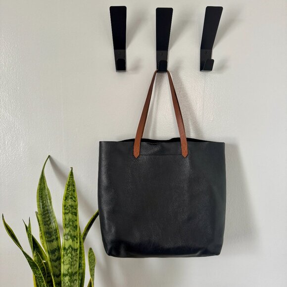 Madewell The Transport Tote in Black Leather - Picture 5 of 10